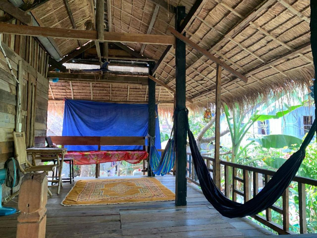 Family Batcave Homestay باتامبانغ المظهر الخارجي الصورة